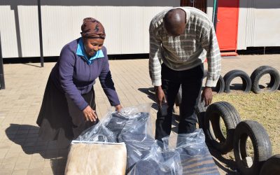 Cyril Ramaphosa Foundation hands over 100 blankets for Mandela Day