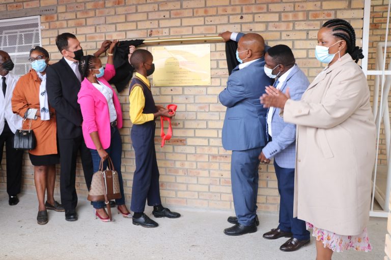 DE BEERS GROUP, FREE STATE EDUCATION DEPARTMENT AND KST UNVEIL A MULTI-MILLION SCHOOL IN KROONSTAD